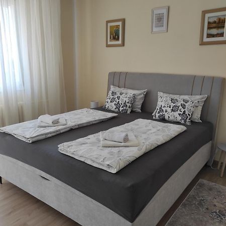 Ema Apartmani Vinkovci Eksteriør billede